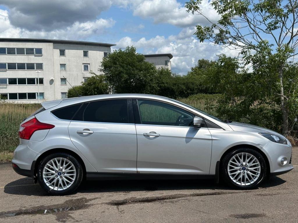 View FORD FOCUS 1.0T EcoBoost Zetec Euro 5 (s/s) 5dr