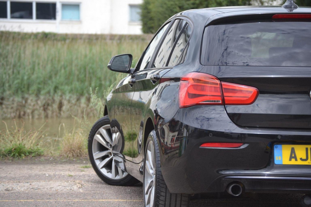 BMW 1 SERIES