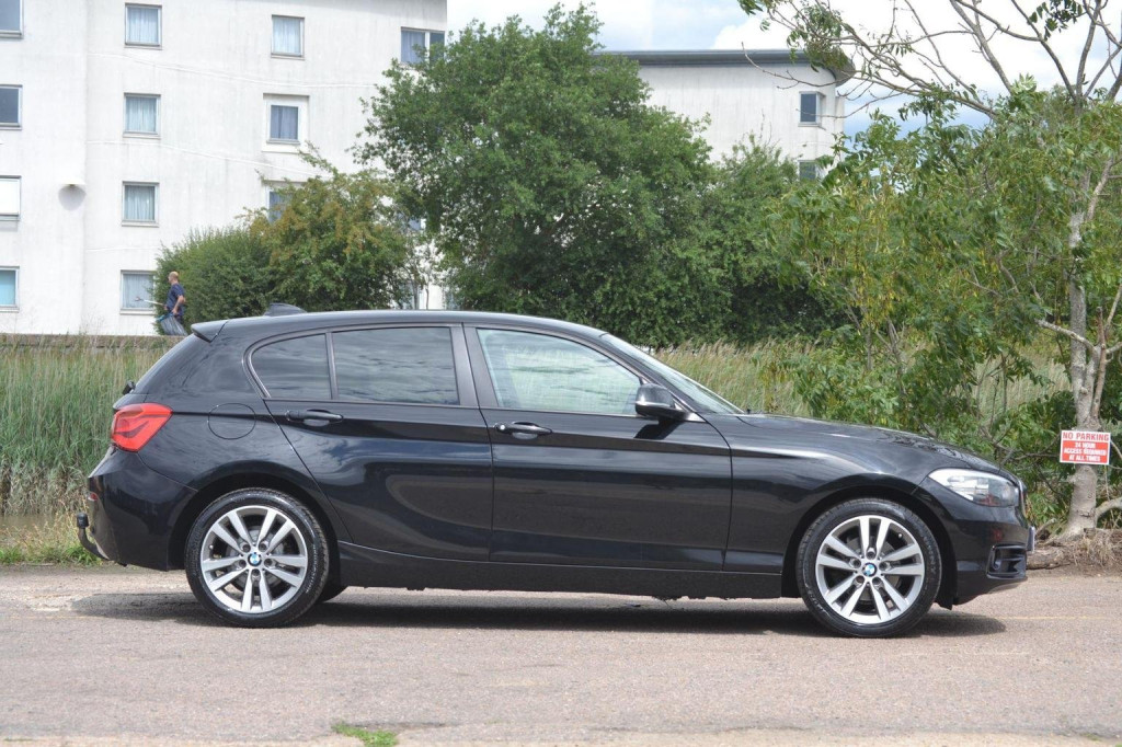 BMW 1 SERIES