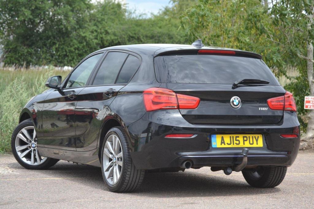 BMW 1 SERIES