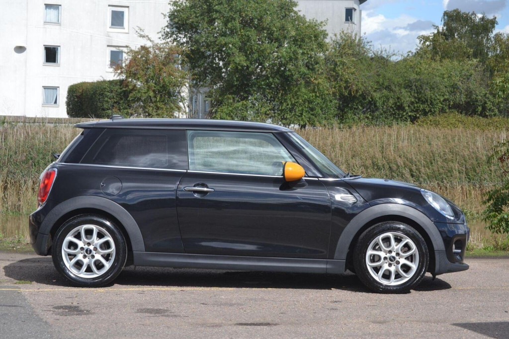 MINI HATCH