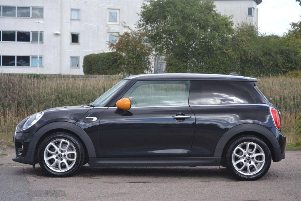 MINI HATCH
