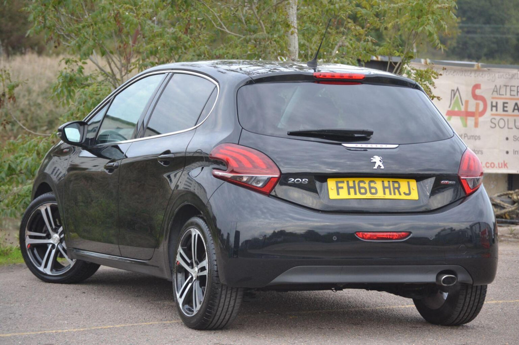 PEUGEOT 208