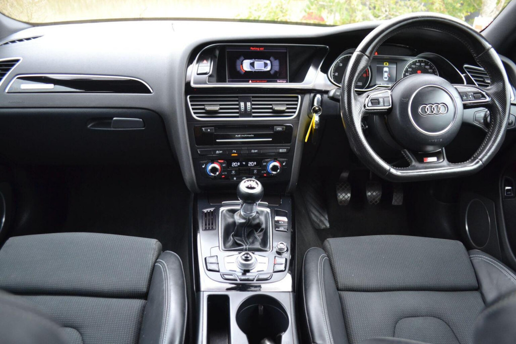 View AUDI A4 2.0 TDI Black Edition quattro Euro 6 (s/s) 4dr (Nav)