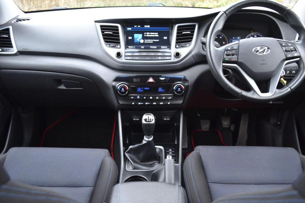 View HYUNDAI TUCSON 1.7 CRDi Blue Drive SE Nav Euro 6 (s/s) 5dr