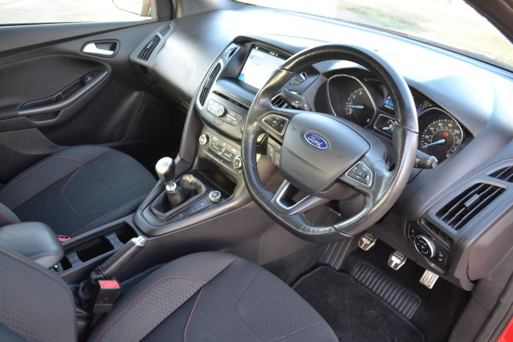 View FORD FOCUS 1.0T EcoBoost ST-Line Euro 6 (s/s) 5dr