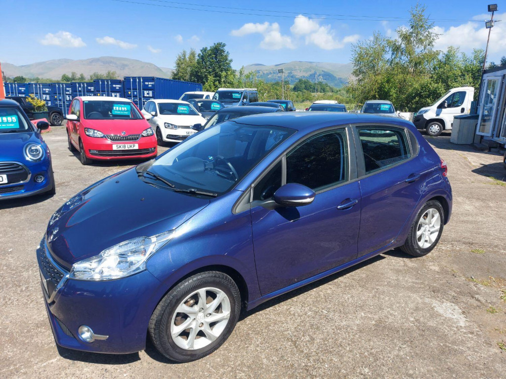 PEUGEOT 208