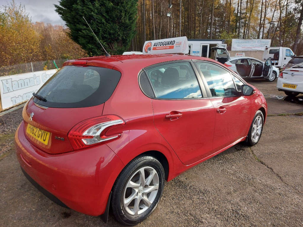 PEUGEOT 208