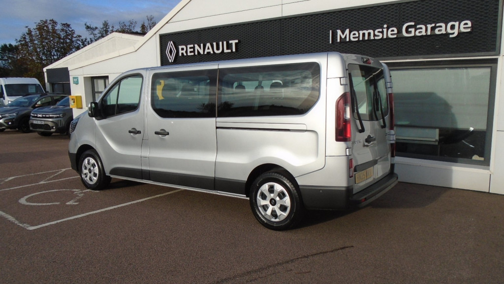 View RENAULT TRAFIC 2.0 LL30 Blue dCi 150 advance MY24
