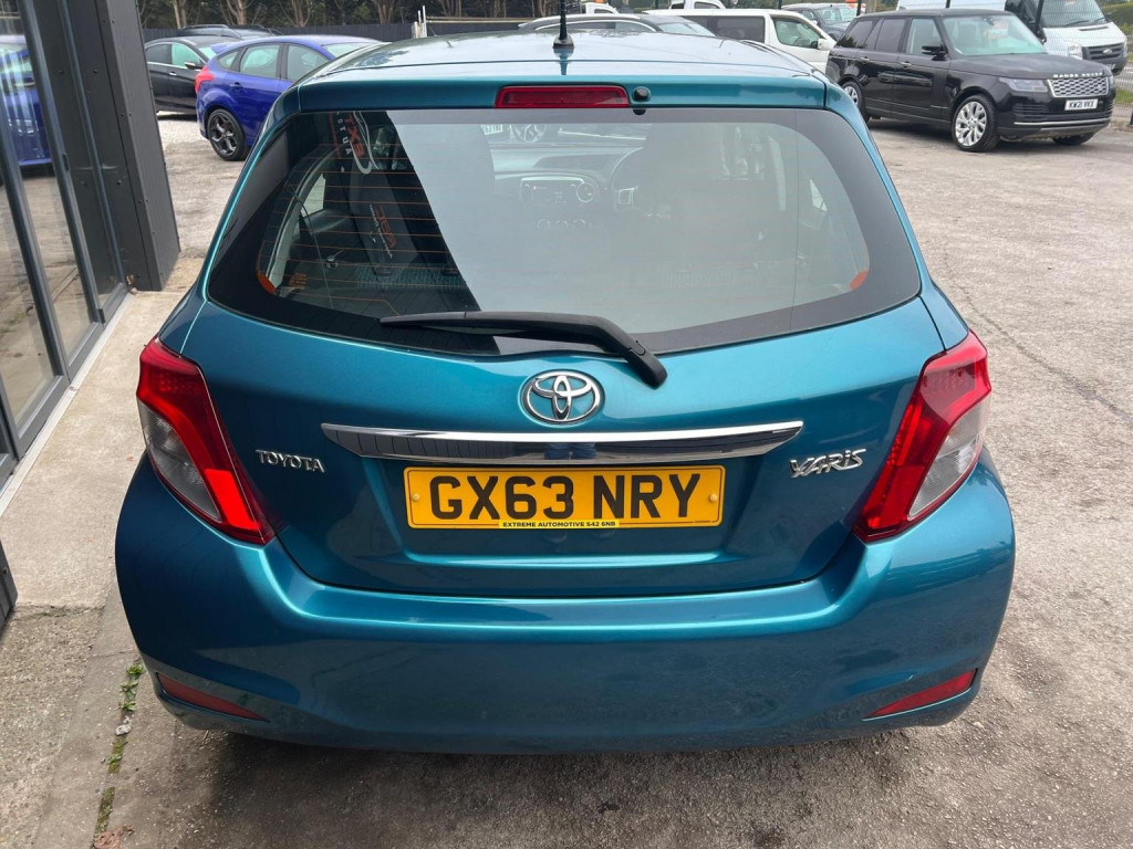 TOYOTA YARIS
