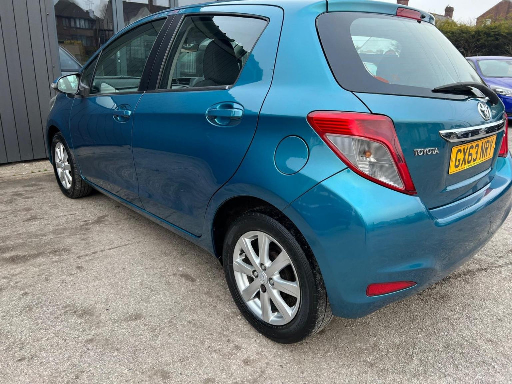 TOYOTA YARIS