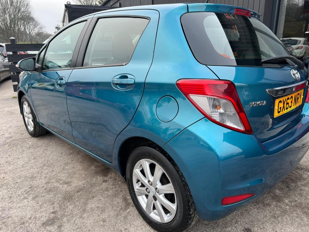 TOYOTA YARIS