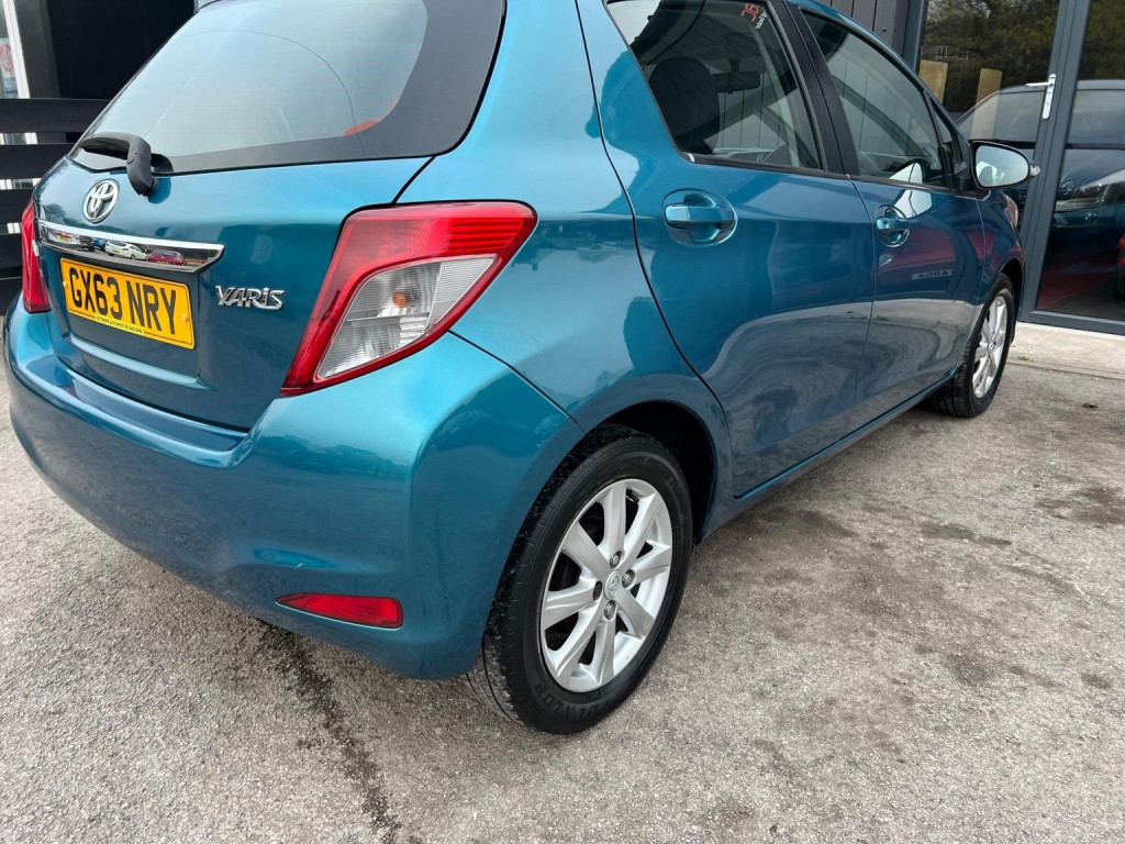 TOYOTA YARIS