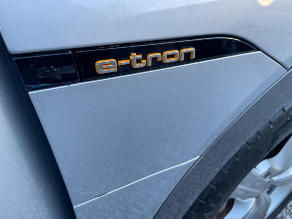 AUDI E-TRON
