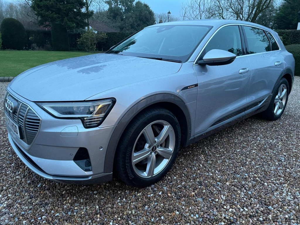 AUDI E-TRON