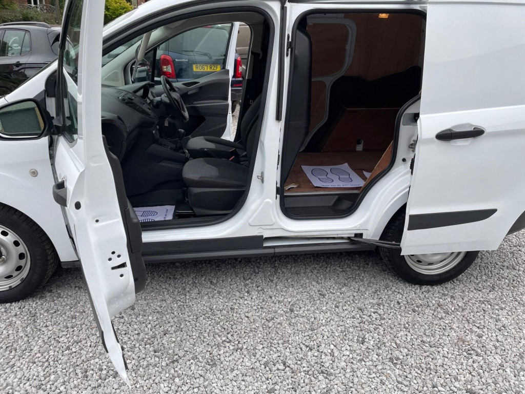 FORD TRANSIT COURIER
