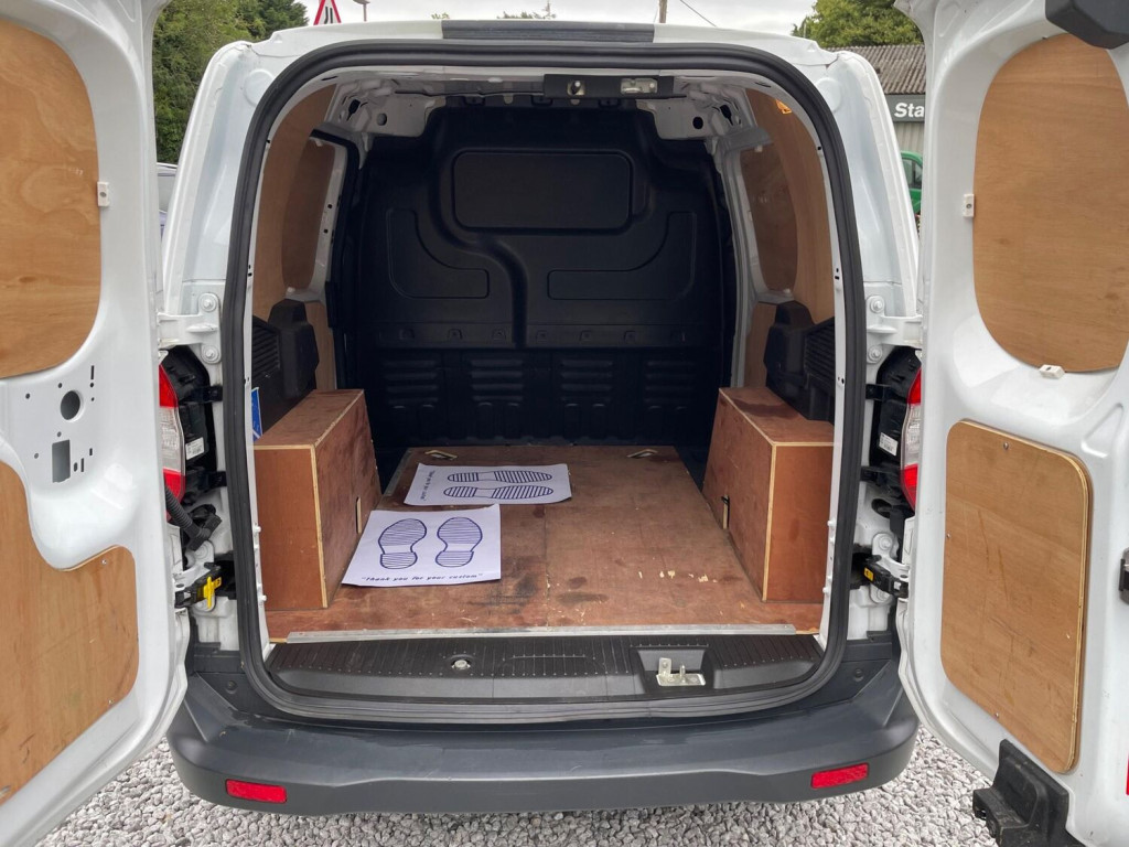 FORD TRANSIT COURIER