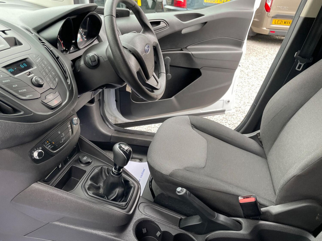 FORD TRANSIT COURIER