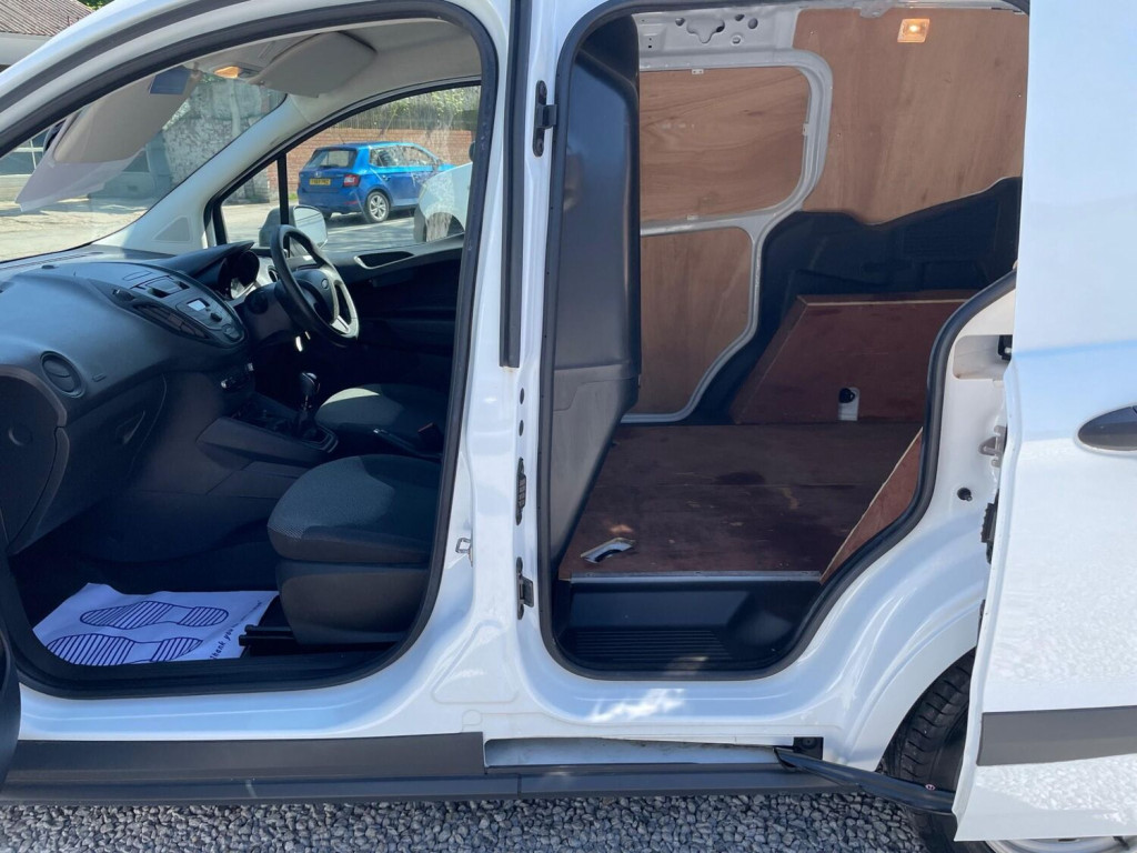 FORD TRANSIT COURIER