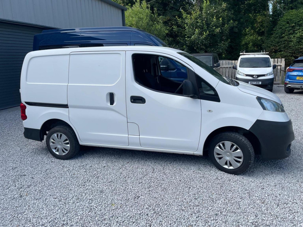 NISSAN NV200