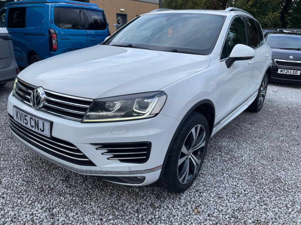 View VOLKSWAGEN TOUAREG 3.0 TDI V6 BlueMotion Tech R-Line Tiptronic 4WD Euro 6 (s/s) 5dr