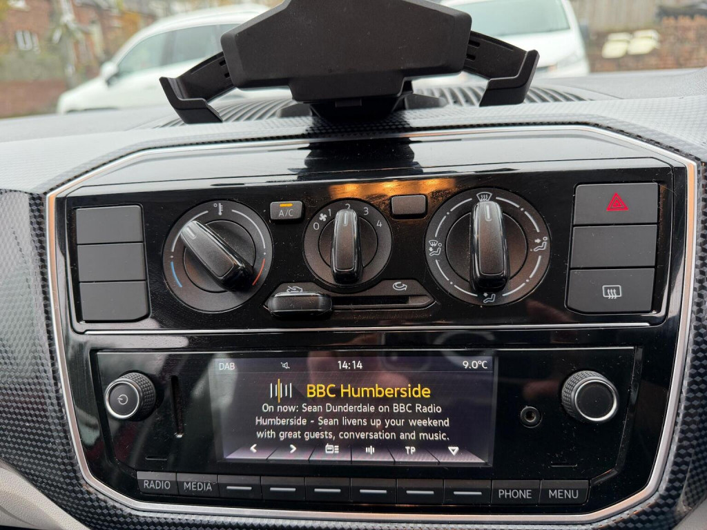 View VOLKSWAGEN UP! 1.0 Move up! Euro 6 (s/s) 3dr