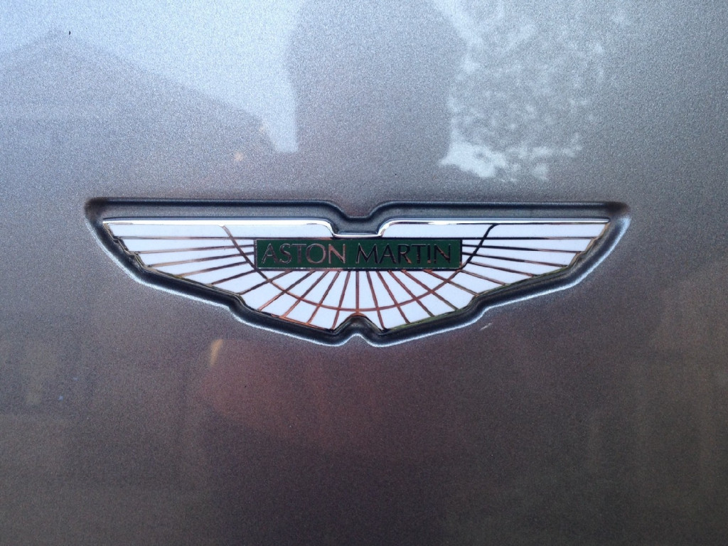 View ASTON MARTIN V8 Sports Pack