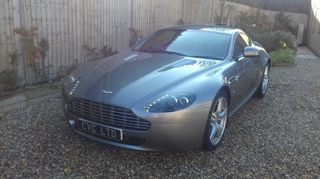 View ASTON MARTIN V8 Sports Pack