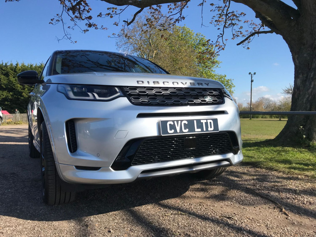 View LAND ROVER DISCOVERY R-DYNAMIC HSE