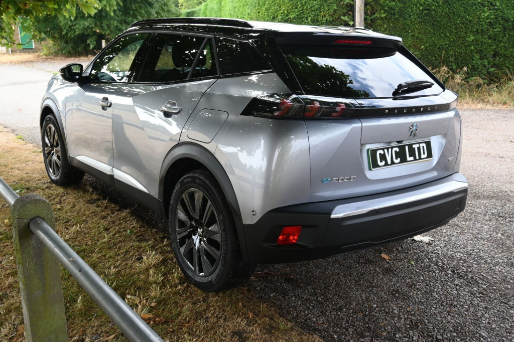 View PEUGEOT 2008 GT PREMIUM