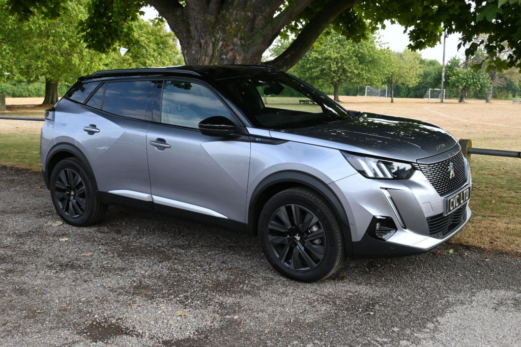 View PEUGEOT 2008 GT PREMIUM