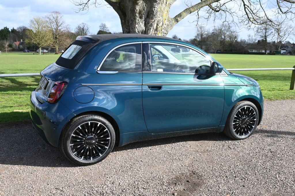 View FIAT 500C LA PRIMA