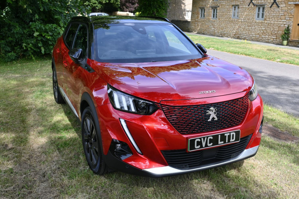 View PEUGEOT 2008 Electric GT PREMIUM