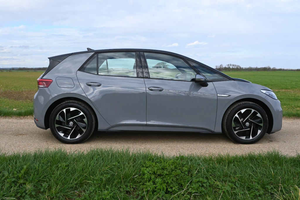 View VOLKSWAGEN ID.3 LIFE PRO Performance