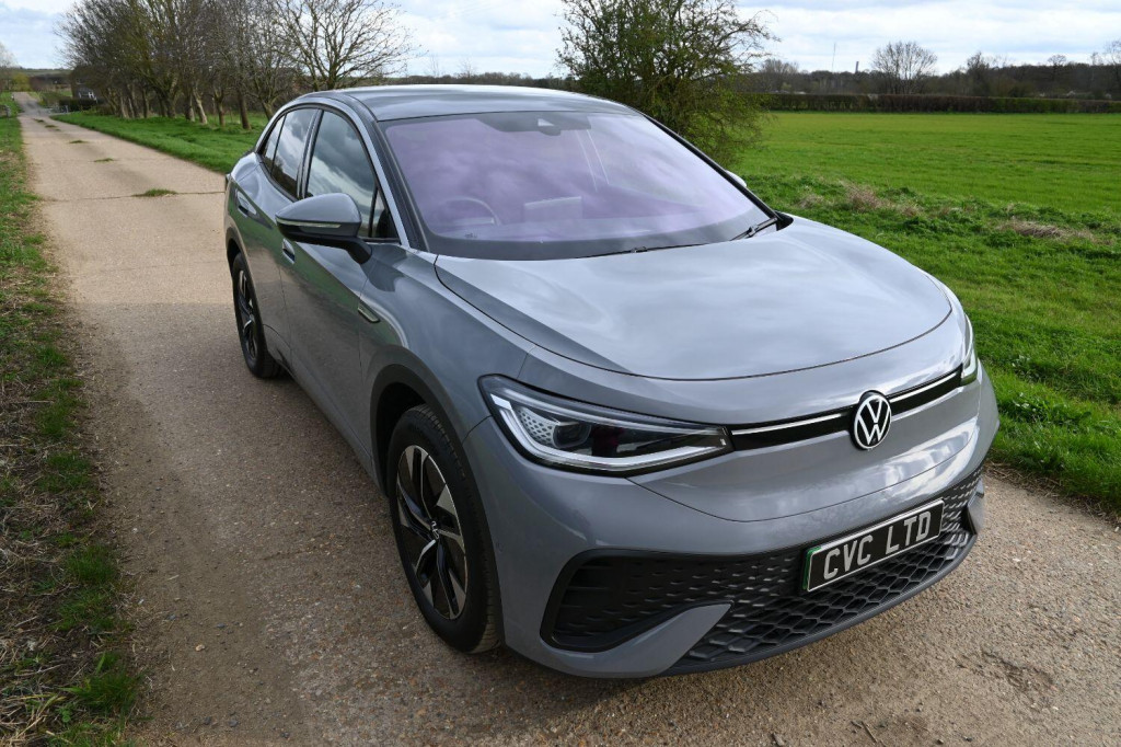 View VOLKSWAGEN ID.5 TECH PRO