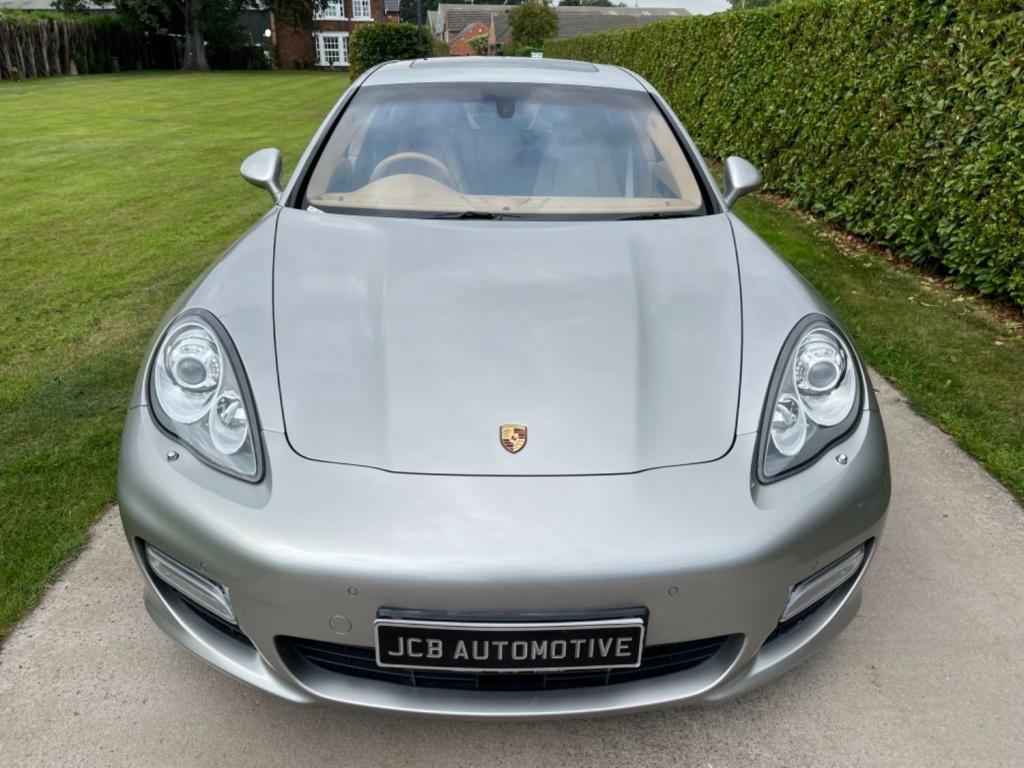 PORSCHE PANAMERA