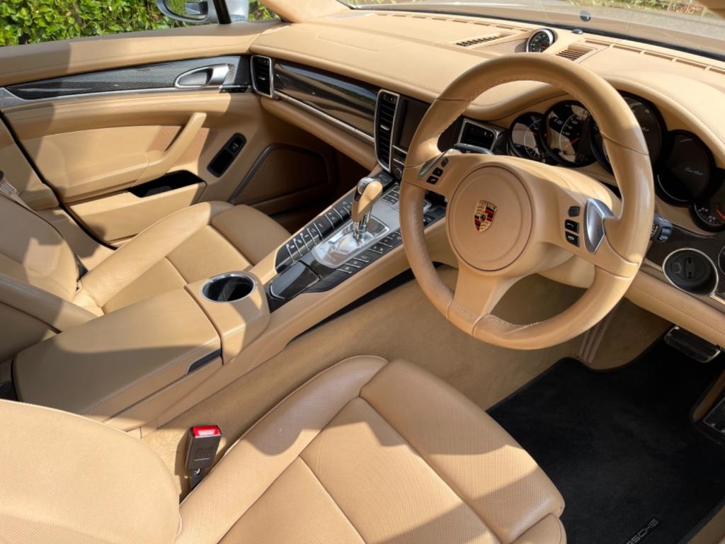 PORSCHE PANAMERA