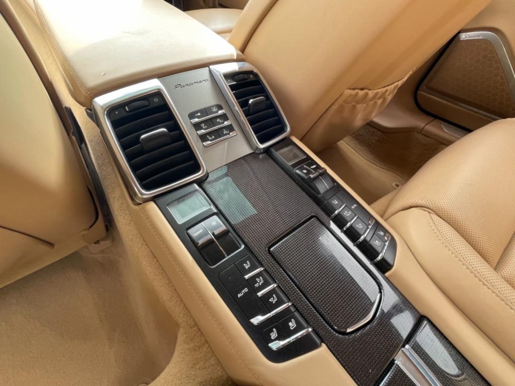 PORSCHE PANAMERA