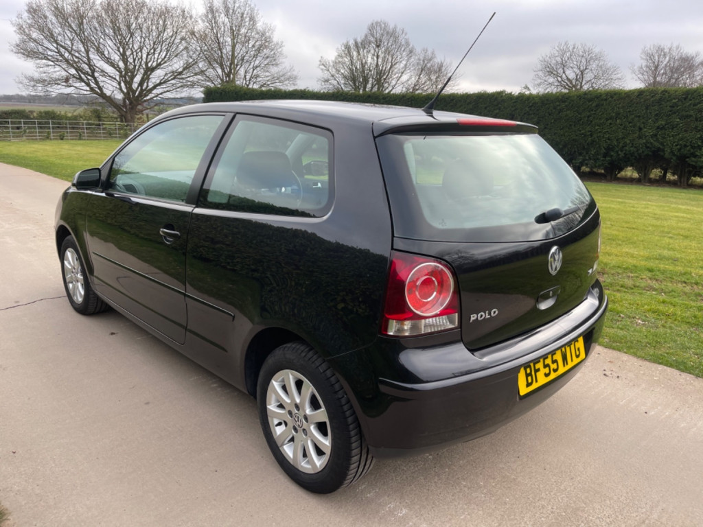 VOLKSWAGEN POLO