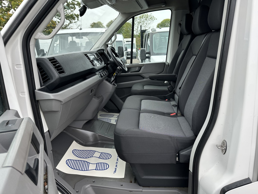 View VOLKSWAGEN CRAFTER 2.0 TDI CR35 WINDOW FITTERS FRAIL VAN