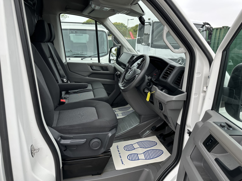 View VOLKSWAGEN CRAFTER 2.0 TDI CR35 WINDOW FITTERS FRAIL VAN