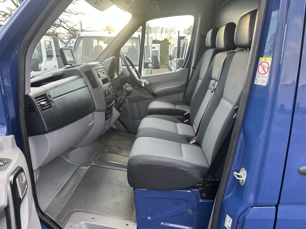 View VOLKSWAGEN CRAFTER COMBI-CREW-WELFARE- MESS- CAMPER CONVERSION