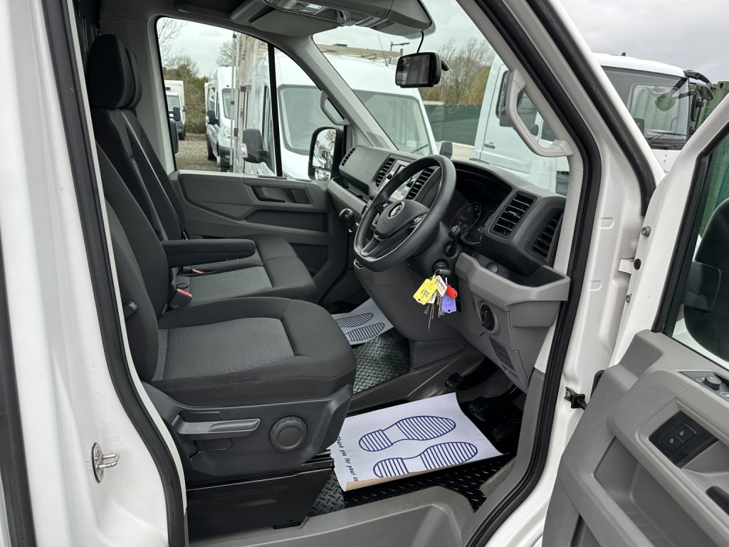 View VOLKSWAGEN CRAFTER 2.0 TDI CR35 WORKSHOP VAN