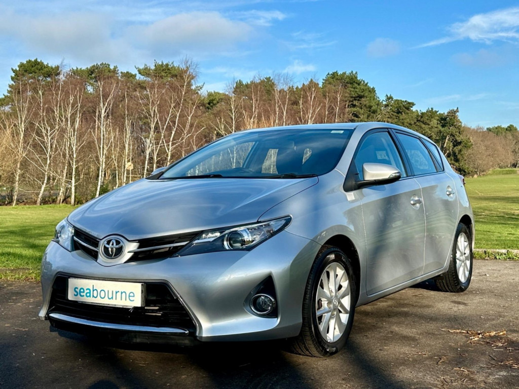 TOYOTA AURIS