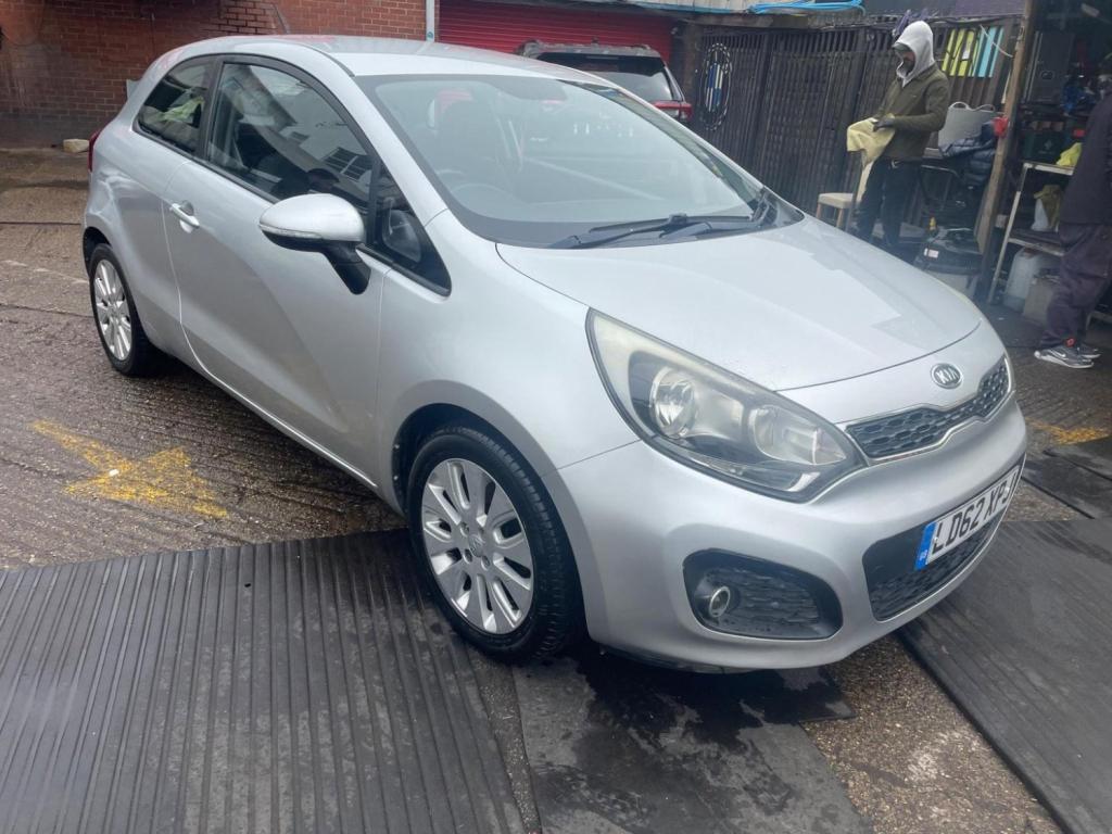 View KIA RIO 1.4 2 Auto Euro 5 3dr