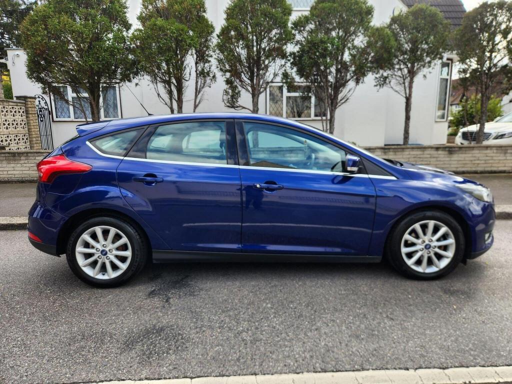 View FORD FOCUS 1.0T EcoBoost Titanium Euro 6 (s/s) 5dr
