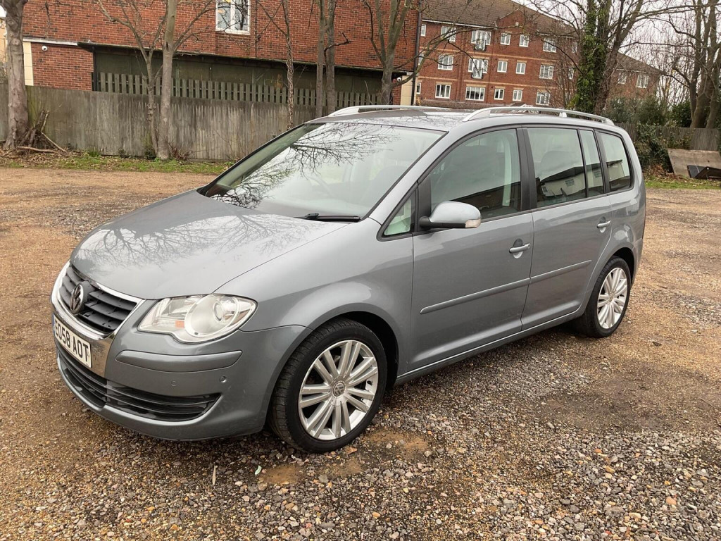 View VOLKSWAGEN TOURAN 2.0 TDI SE 5dr (7 Seats)