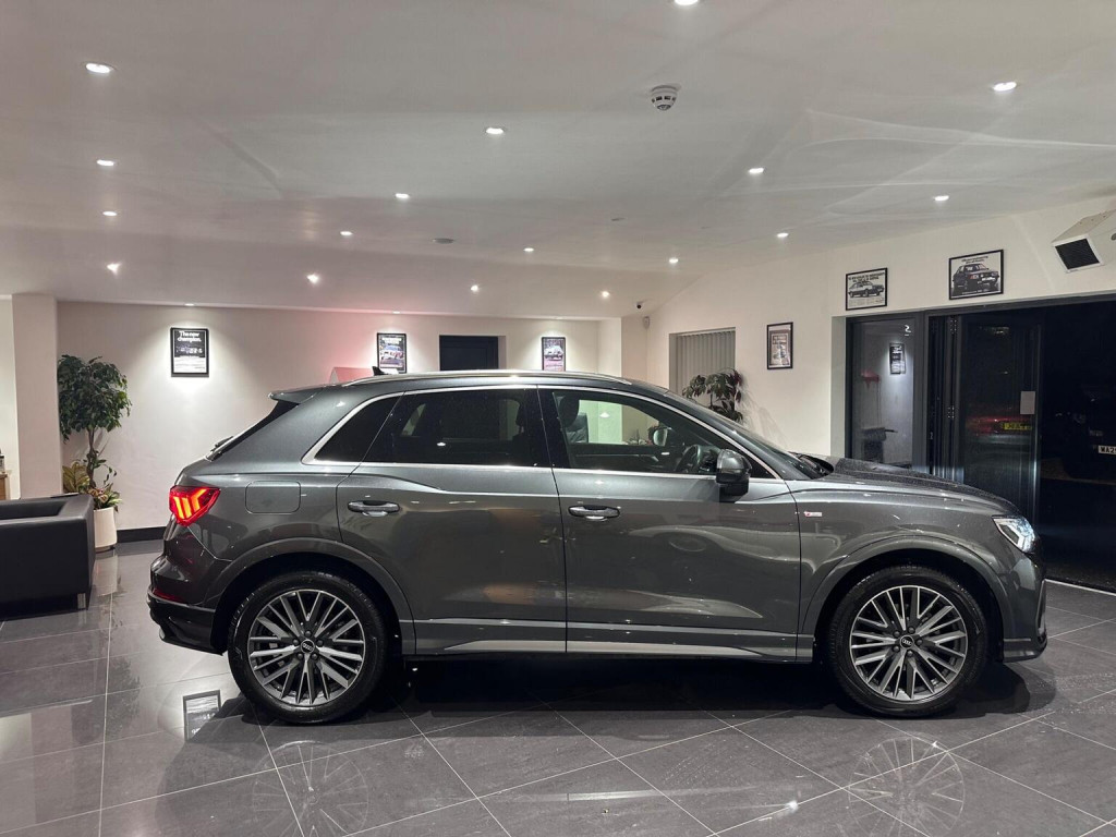 View AUDI Q3 1.5 TFSI CoD 35 S line S Tronic Euro 6 (s/s) 5dr