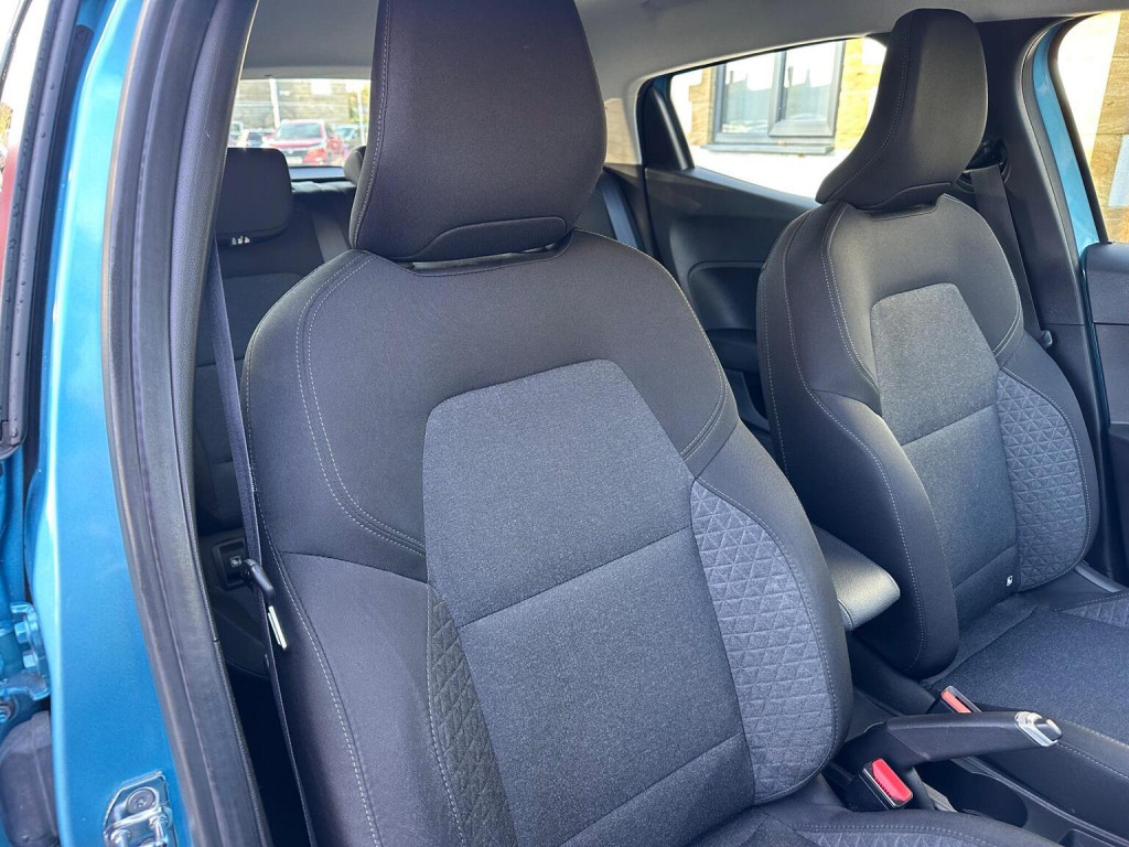 View RENAULT CLIO 1.0 TCe Iconic Edition Euro 6 (s/s) 5dr