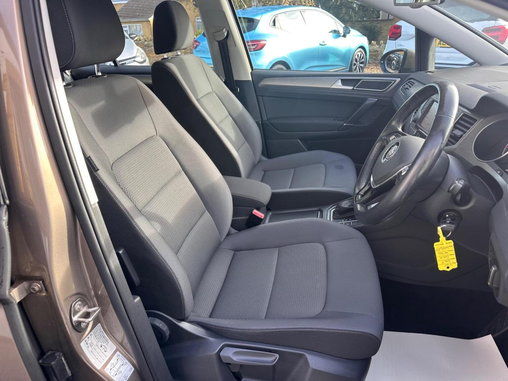 View VOLKSWAGEN GOLF SV 1.4 TSI BlueMotion Tech SE DSG Euro 6 (s/s) 5dr